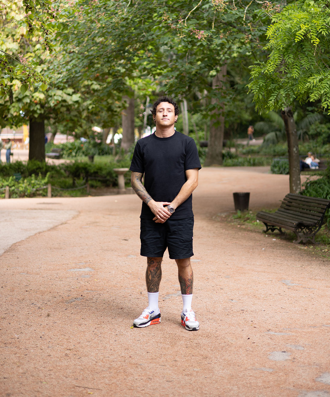 André Silva num jardim de Lisboa